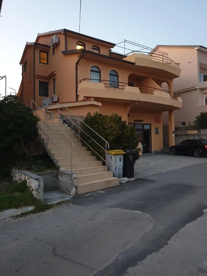 Apartments Damir 2838 Lopar Croatia