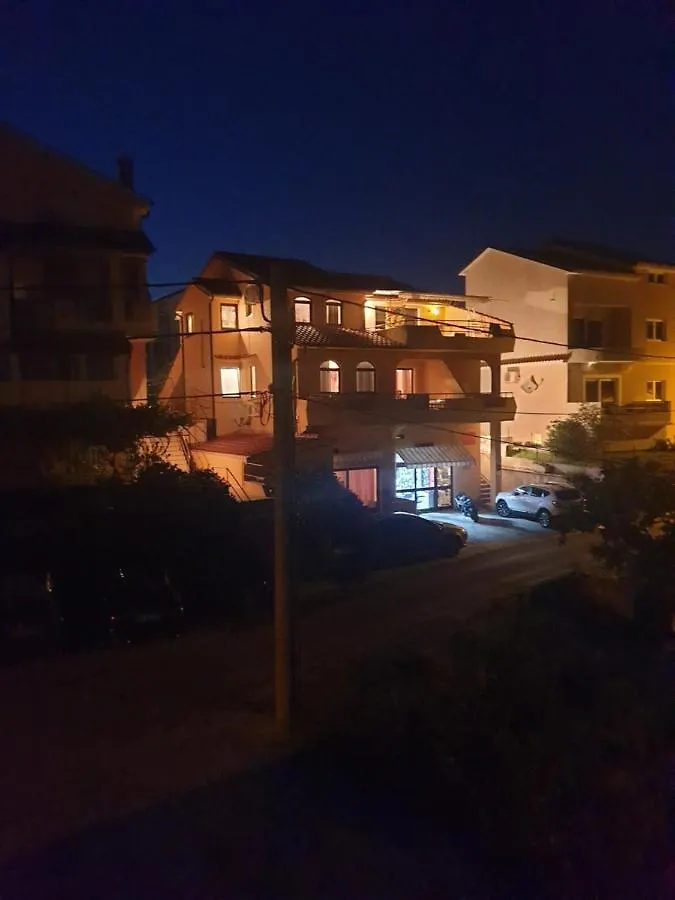 Apartments Damir 2838 Lopar 0*,  Croatia