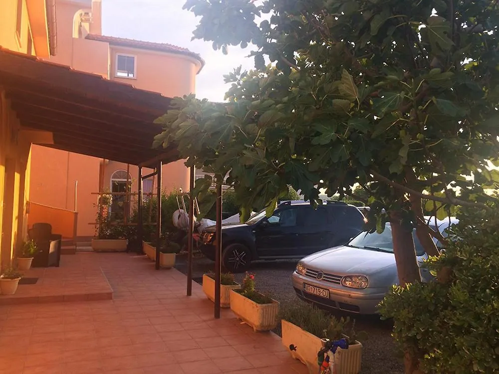 Apartments Damir 2838 Lopar 0*,  Croatia