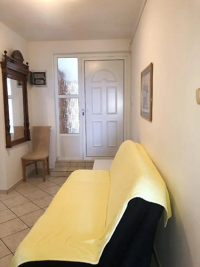 Apartments Damir 2838 Lopar 0*,