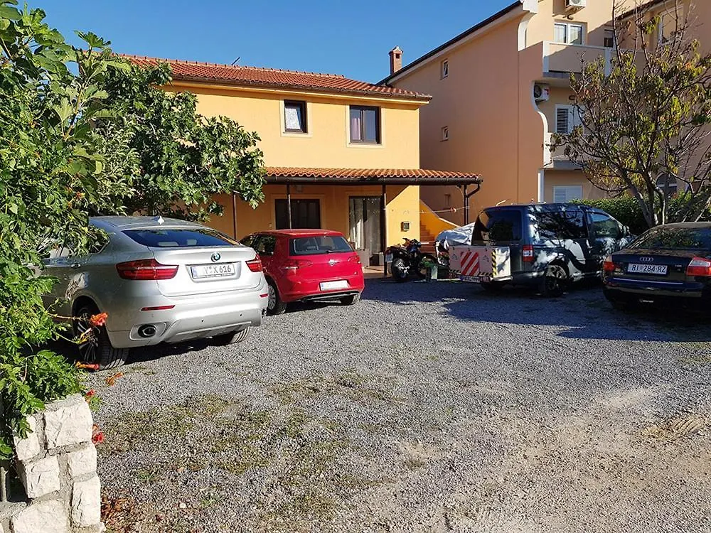 Apartments Damir 2838 Lopar Croatia