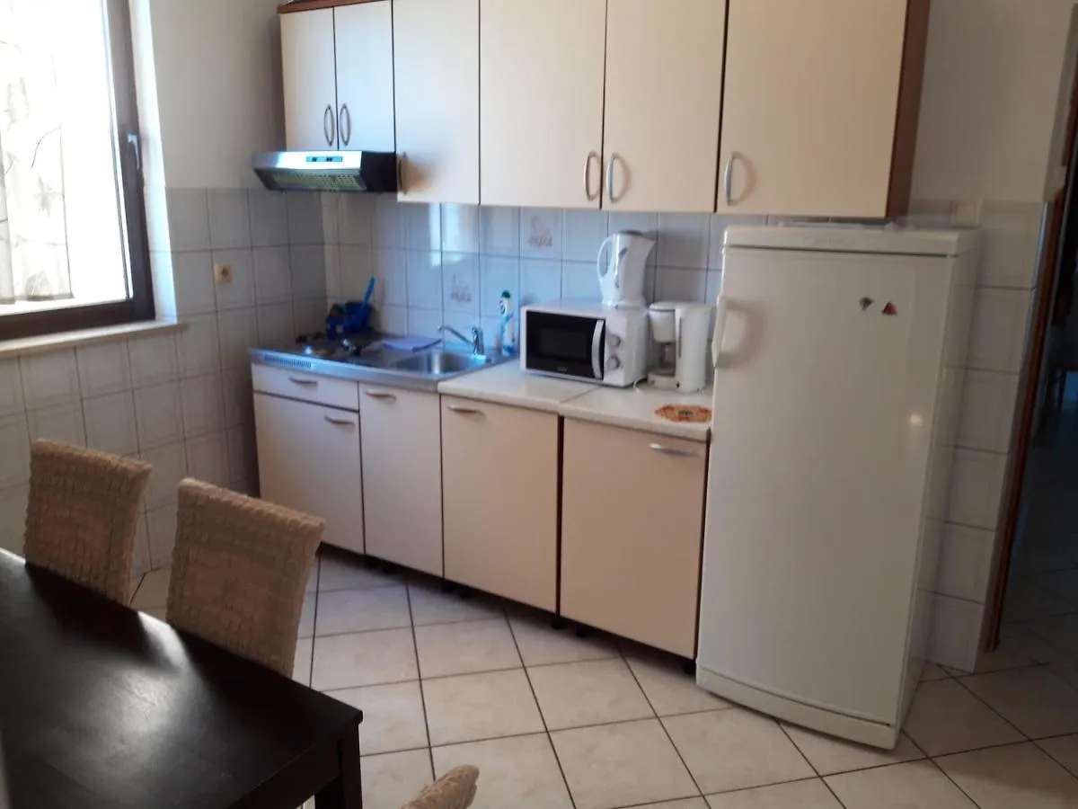 Apartments Damir 2838 Lopar Croatia