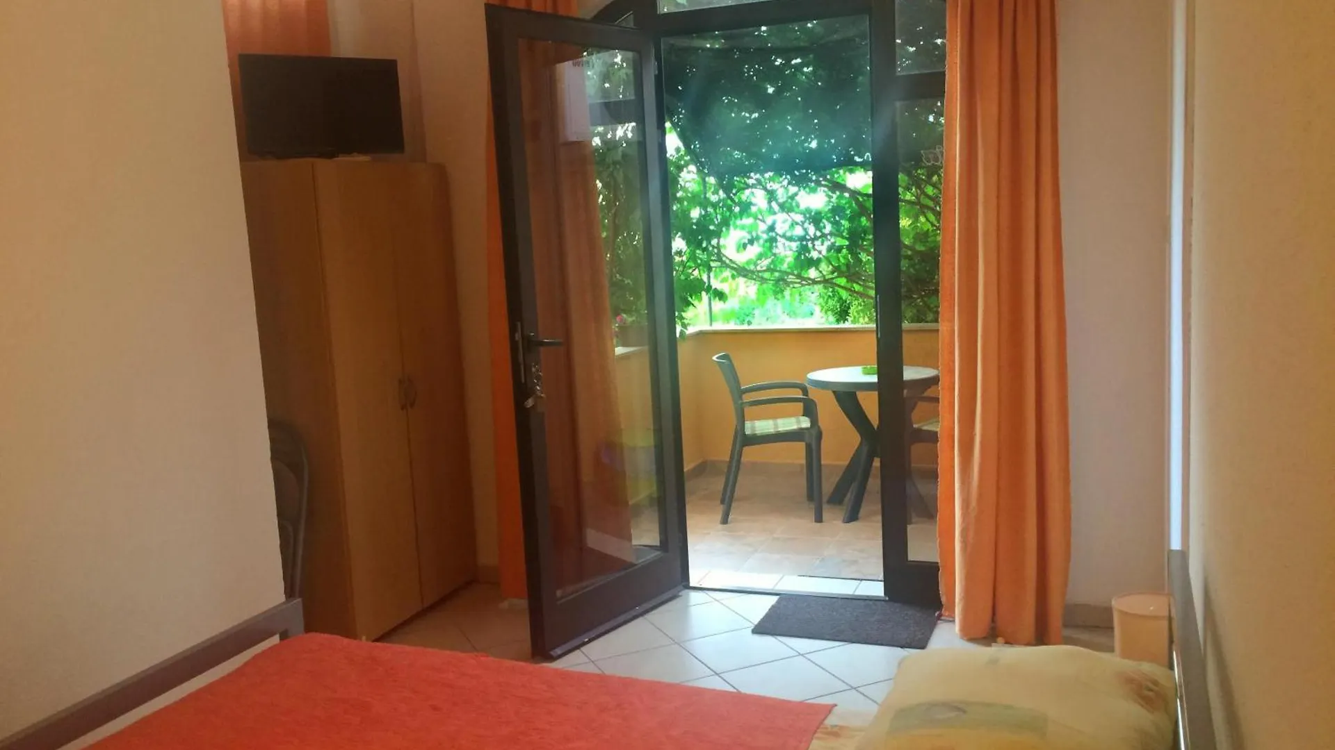 Apartments Damir 2838 Lopar