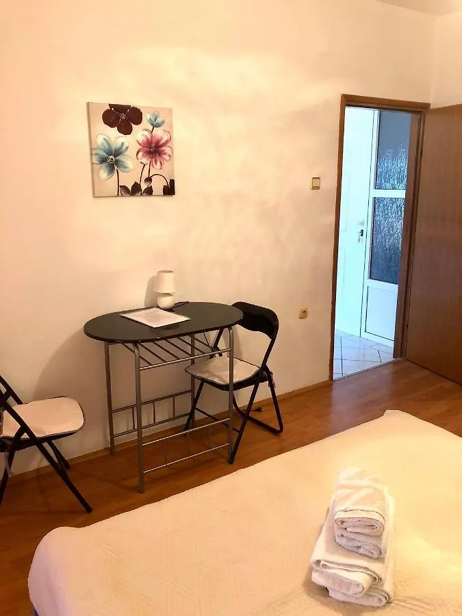 Apartments Damir 2838 Lopar 0*,